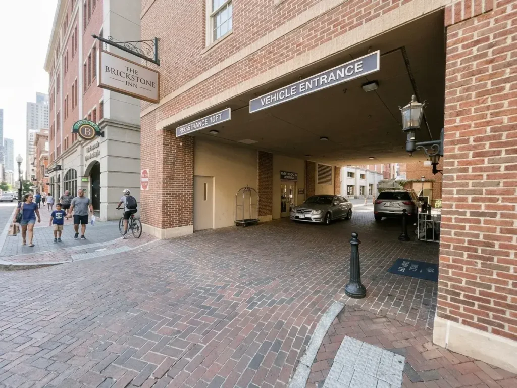 parking garage in savannah ga